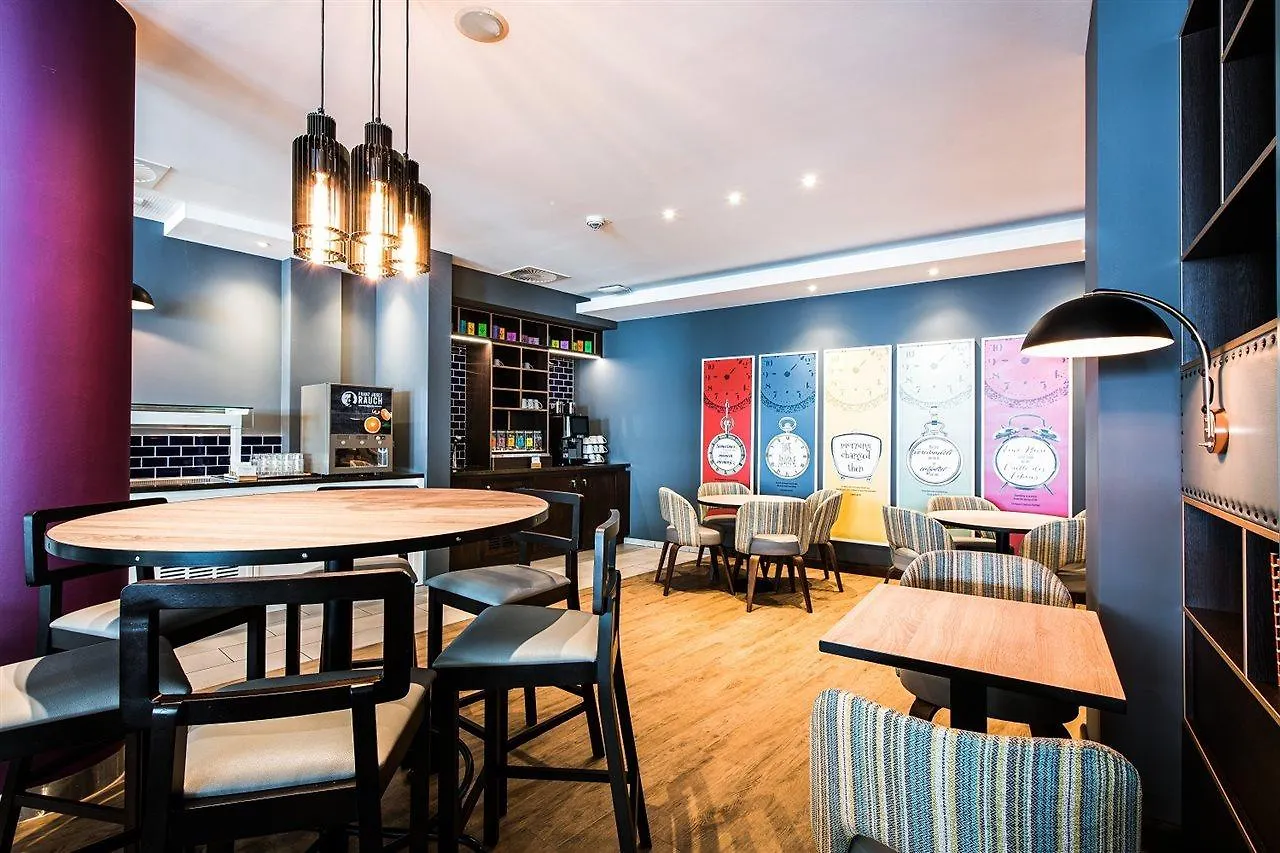 Holiday Inn Express Berlin City Centre West 3*,