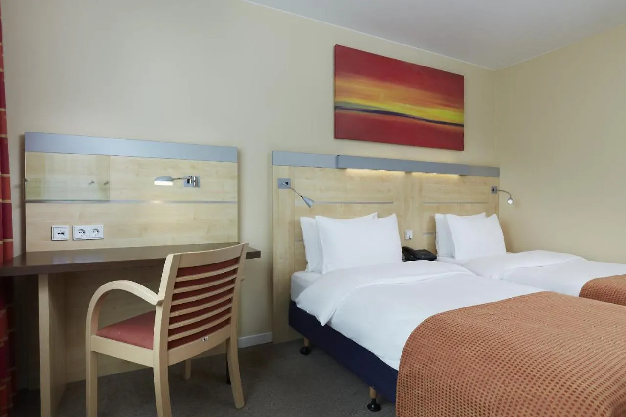 Holiday Inn Express Berlin City Centre West 3*,